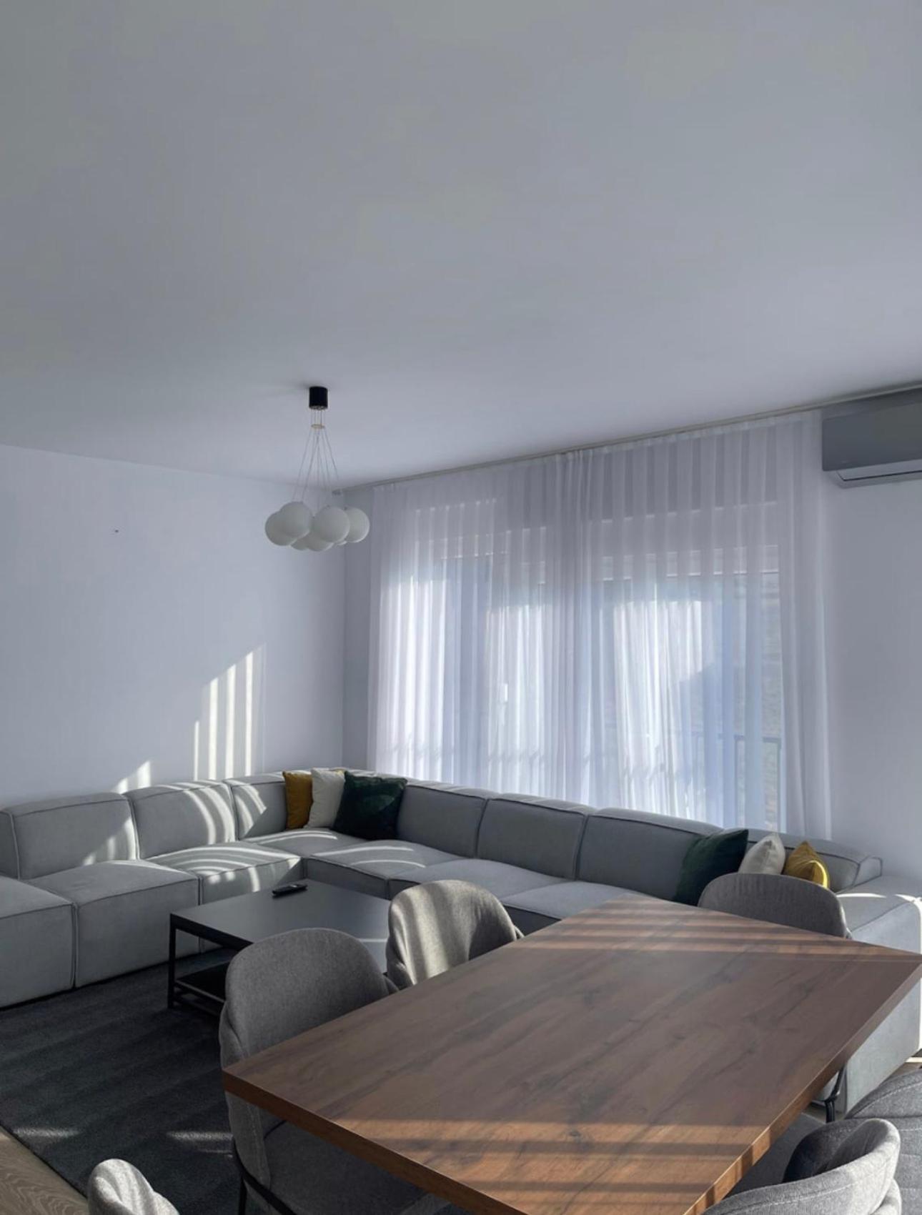 Airstay Приштина Екстер'єр фото